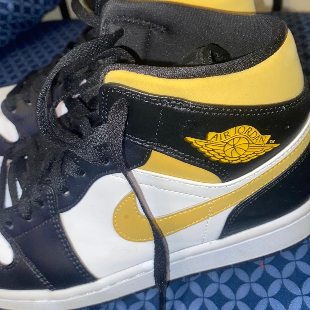 Yellow retro jordans size 8